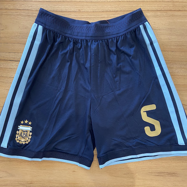 SHORT ARGENTINA AZUL OSCURO - MUNDIAL 2026 - NUMERO 5