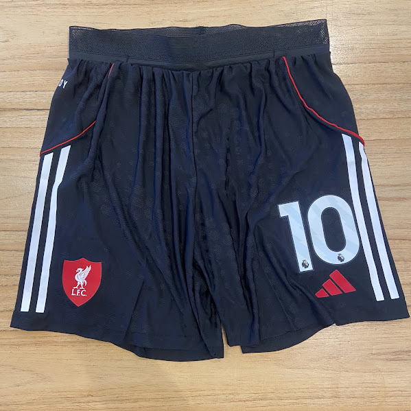 SHORT LIVERPOOL NEGRO - 25/26 - NUMERO 1O