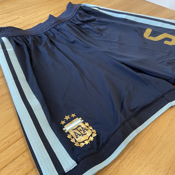 SHORT ARGENTINA AZUL OSCURO - MUNDIAL 2026 - NUMERO 5 2