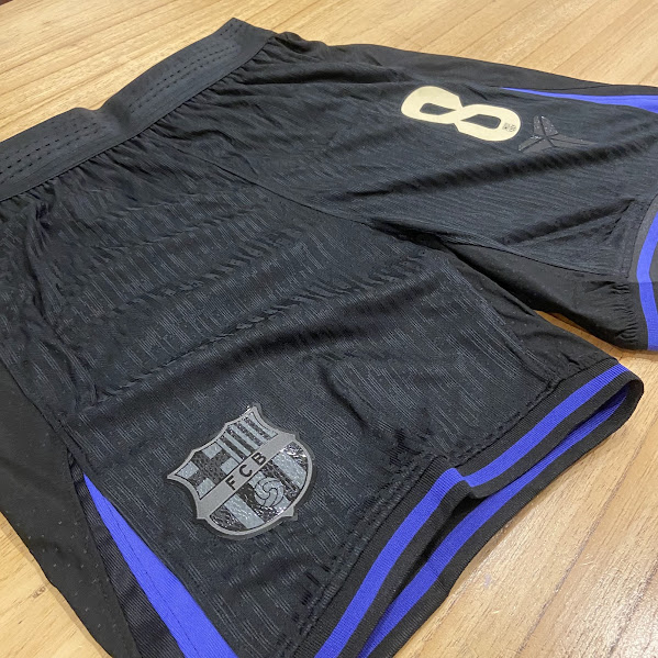 SHORT BARCELONA NEGRO - 25/26 - NUMERO 8 2