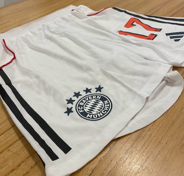 SHORT BAYER MUNICH BLANCO - 25/26 - NUMERO 17 2