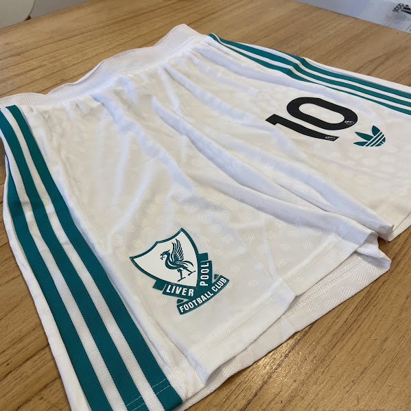 SHORT LIVERPOOL VERDE - 25/26 - NUMERO 1O 2