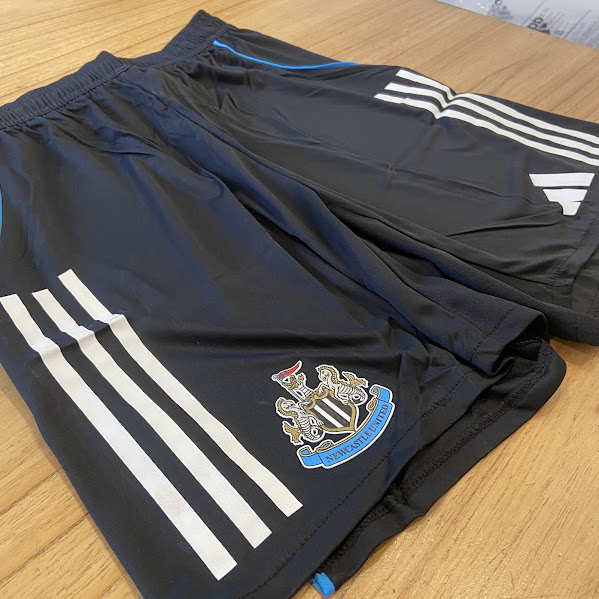 SHORT NEWCASTLE NEGRO - 25/26 - SIN NUMERO 2