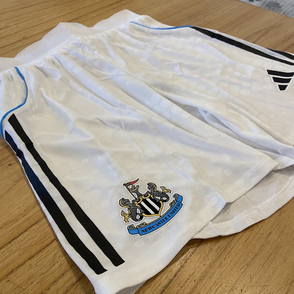 SHORT NEWCASTLE BLANCO - 25/26 - SIN NUMERO 2