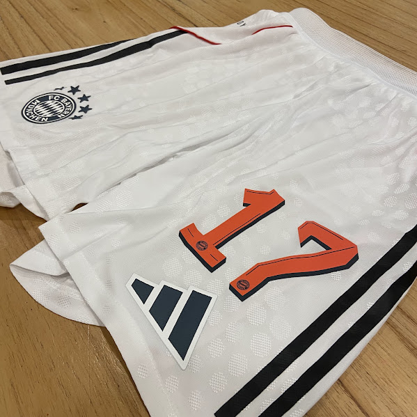SHORT BAYER MUNICH BLANCO - 25/26 - NUMERO 17 3