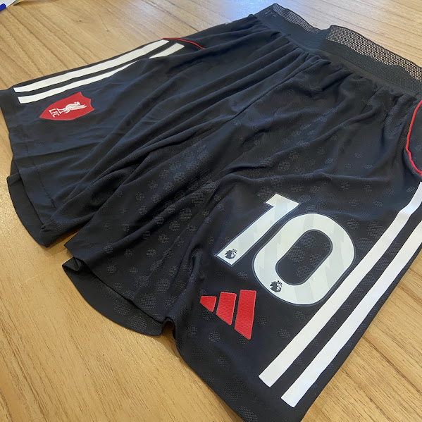 SHORT LIVERPOOL NEGRO - 25/26 - NUMERO 1O 3