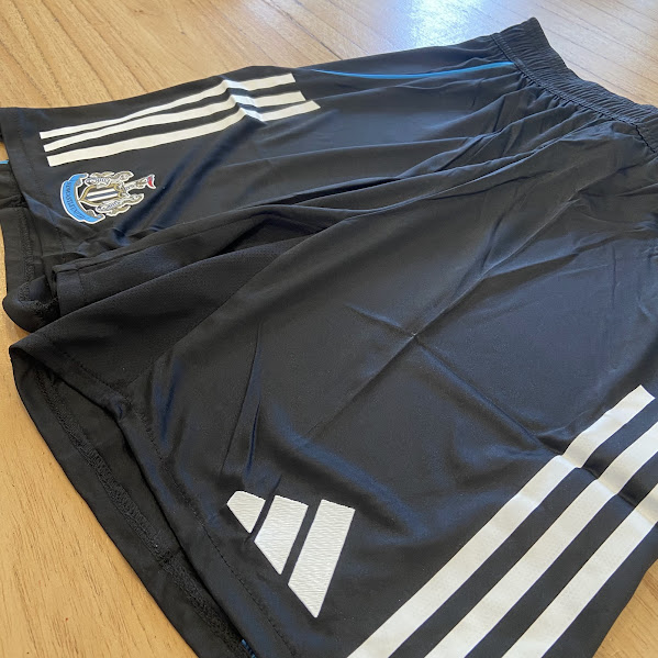 SHORT NEWCASTLE NEGRO - 25/26 - SIN NUMERO 3