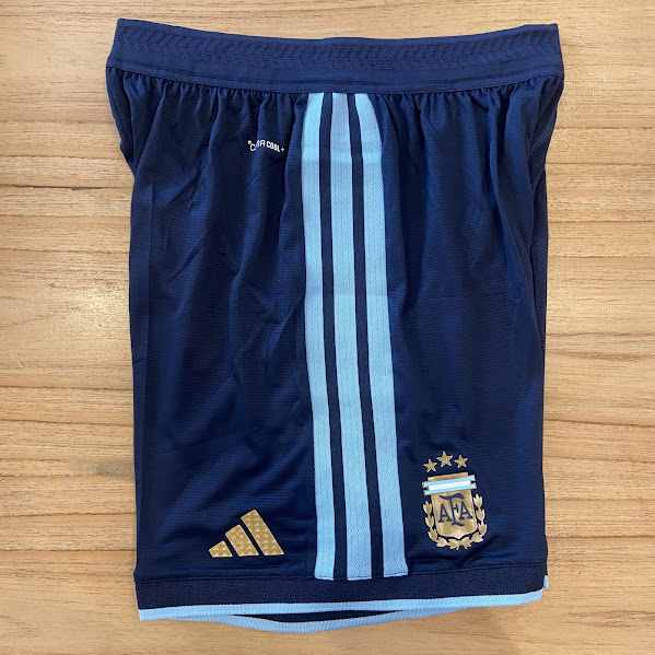 SHORT ARGENTINA AZUL OSCURO - MUNDIAL 2026 - NUMERO 5 4