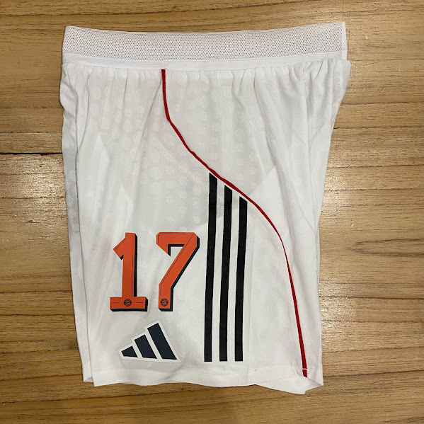 SHORT BAYER MUNICH BLANCO - 25/26 - NUMERO 17 4