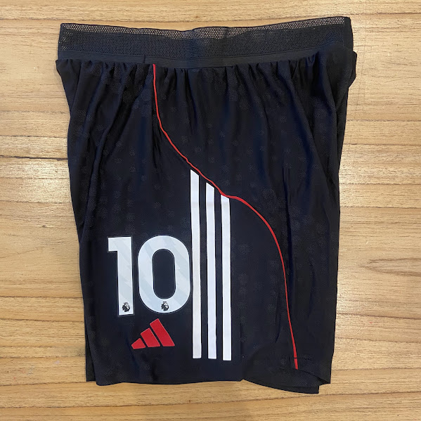 SHORT LIVERPOOL NEGRO - 25/26 - NUMERO 1O 4