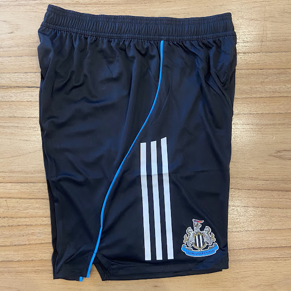 SHORT NEWCASTLE NEGRO - 25/26 - SIN NUMERO 4