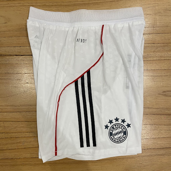 SHORT BAYER MUNICH BLANCO - 25/26 - NUMERO 17 5