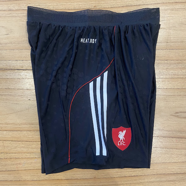 SHORT LIVERPOOL NEGRO - 25/26 - NUMERO 1O 5